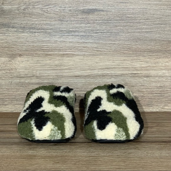 Steve Madden Vessel Camo Print Faux Fur Slippers - Picture 2 of 8